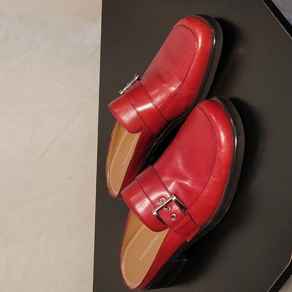Naturalizer Red Leather w/Buckle Mules 7M - Picture 2 of 12
